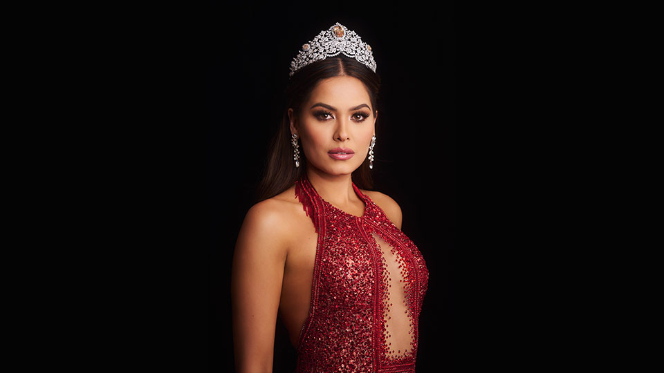 تتويج ملكة جمال المكسيك بتاج 