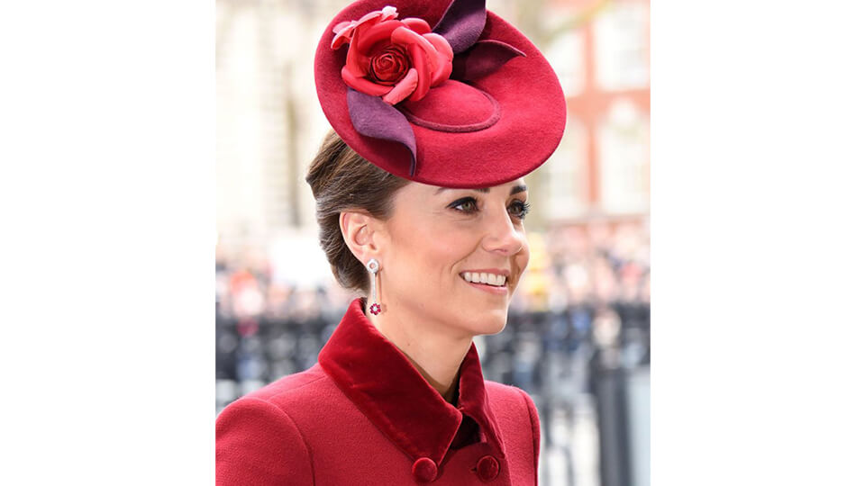 英国凯特王妃佩戴慕婉红宝闪钻耳环 庆典现场尽展优雅高贵的王室风范